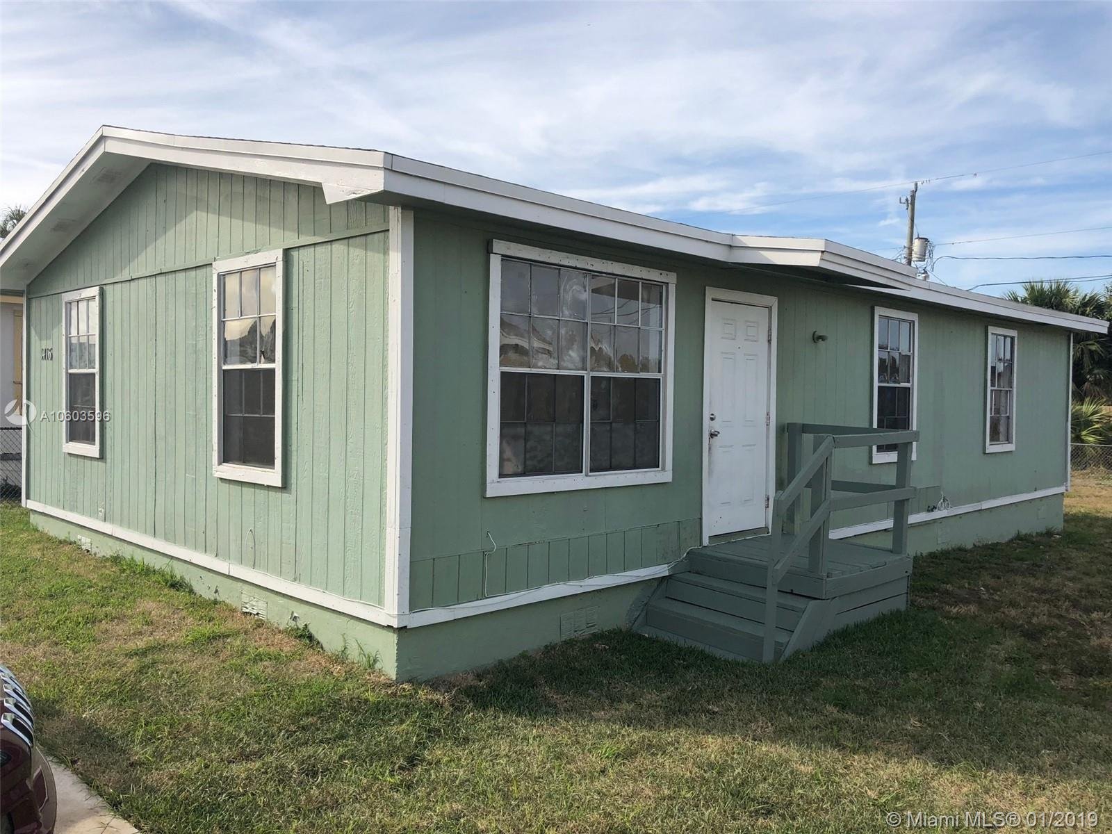 1416 W 32nd St RIVIERA BEACH, FL 33404-3564