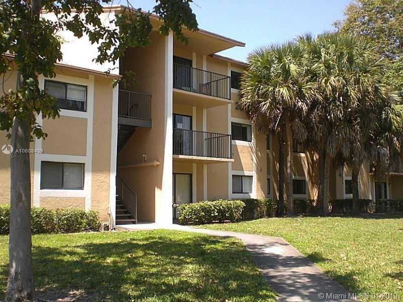 450 W Palm Cir # 102 PEMBROKE PINES, FL 33025-4604