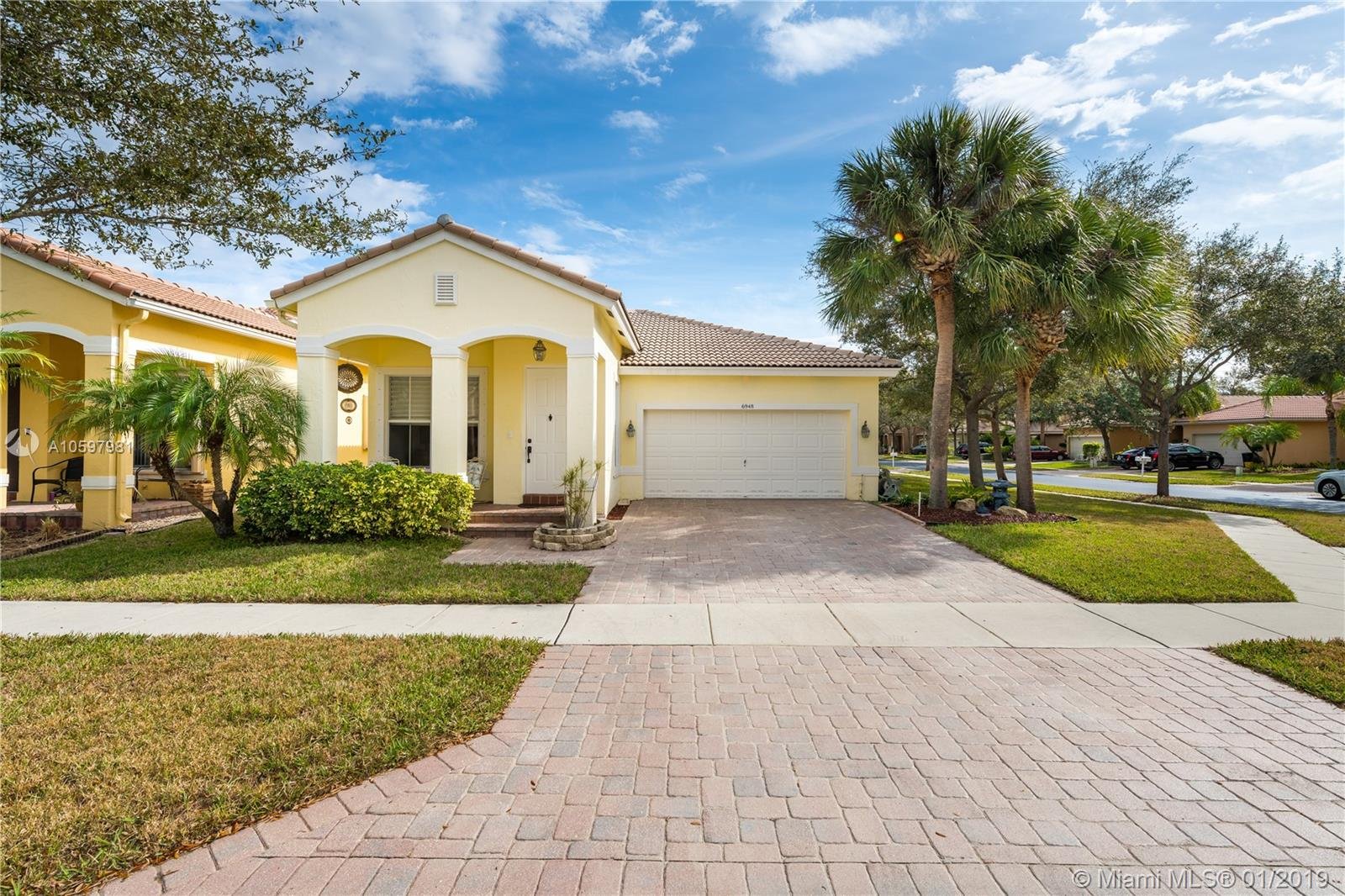 6948 Bruce Ct LAKE WORTH, FL 33463-7454