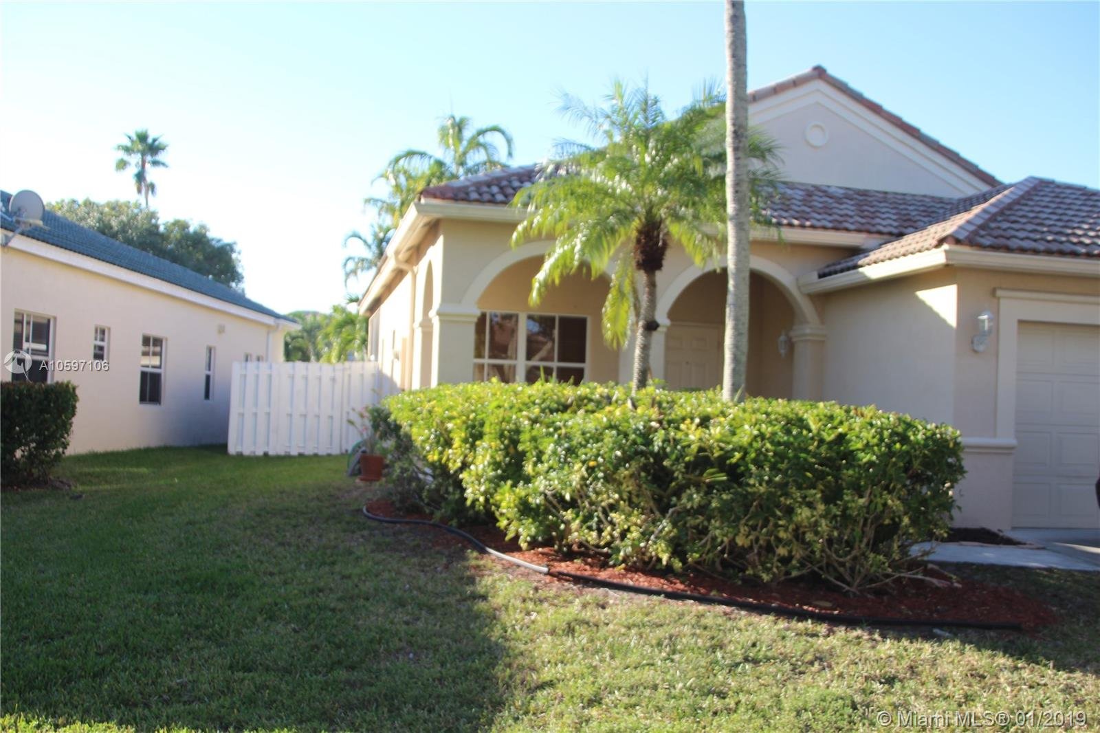 700 Vista Meadows Dr WESTON, FL 33327-1831